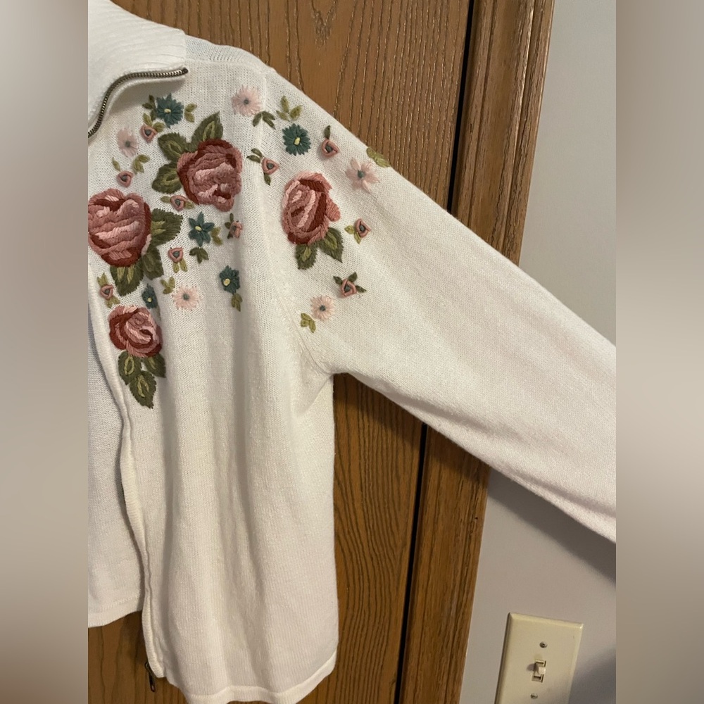 Vintage Tiara International Embroidered Floral Zip Up Sweater - Cream and Pink - Picture 4 of 7